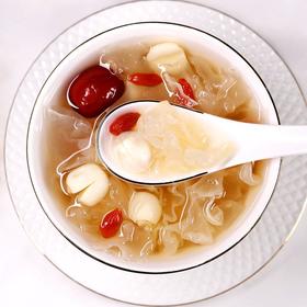 银耳莲子羹食材