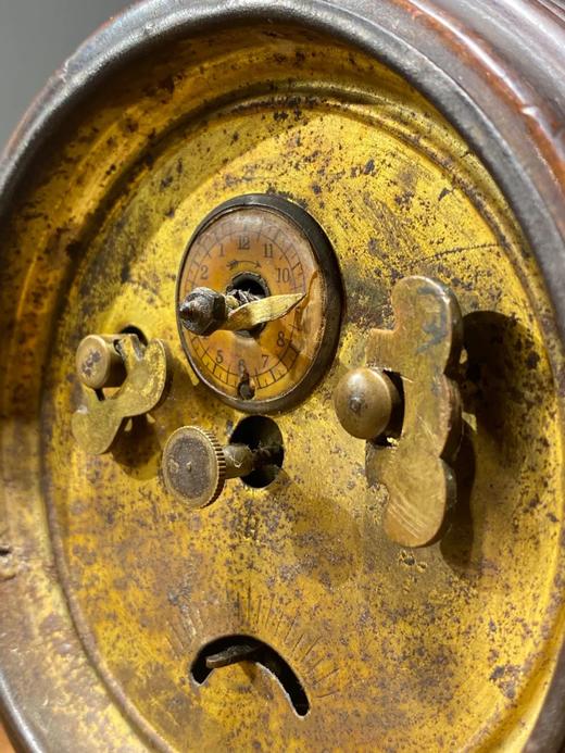 整木挖镶嵌机械式闹钟，民国时期， 顺丰包邮 商品图12