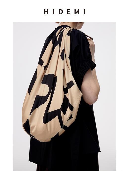 HIDEMI度假系列限定印花绸缎面行囊背包 商品图12