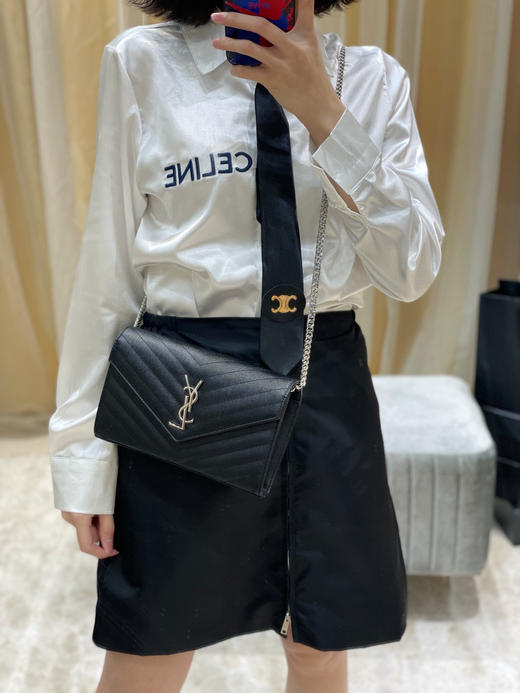 𝑴𝒐𝒏𝒐𝒈𝒓𝒂𝒎 𝑾𝒐𝒄信封包-黑色银扣（原厂皮） 商品图2