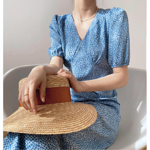 【斩男轻复古】 V领泡泡袖茶歇裙 显高显腰细 走路带风飘逸 商品图5