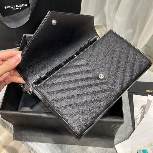 𝑴𝒐𝒏𝒐𝒈𝒓𝒂𝒎 𝑾𝒐𝒄信封包-黑色银扣（原厂皮） 商品图7
