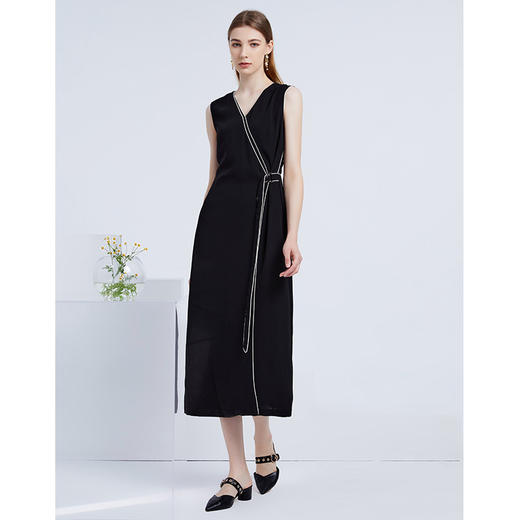 EITIE爱特爱夏季新款时尚通勤简约显瘦V领无袖收腰长款连衣裙6207987 商品图8