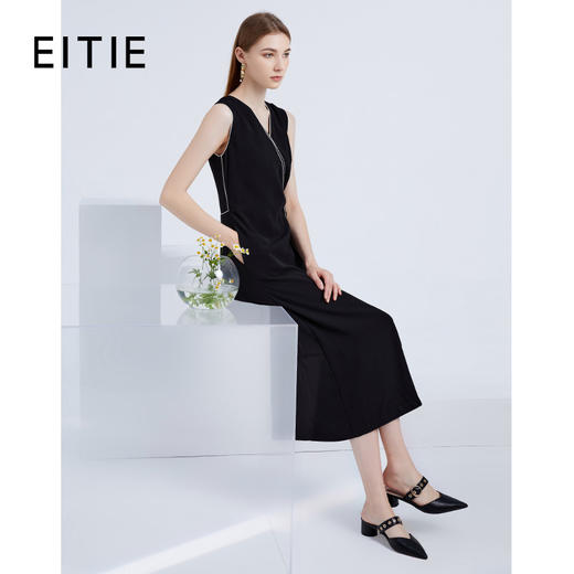 EITIE爱特爱夏季新款时尚通勤简约显瘦V领无袖收腰长款连衣裙6207987 商品图6