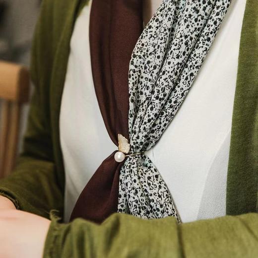 甄珠贝 一粒天然珍珠 银杏叶珍珠 丝巾扣 淡水珠面无暇亮度好 商品图2