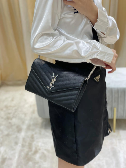 𝑴𝒐𝒏𝒐𝒈𝒓𝒂𝒎 𝑾𝒐𝒄信封包-黑色银扣（原厂皮） 商品图0