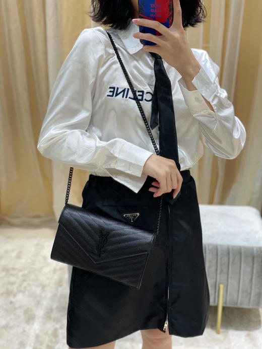 𝑴𝒐𝒏𝒐𝒈𝒓𝒂𝒎 𝑾𝒐𝒄信封包-黑色黑扣（原厂皮） 商品图1