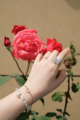 太阳强烈，星月温柔