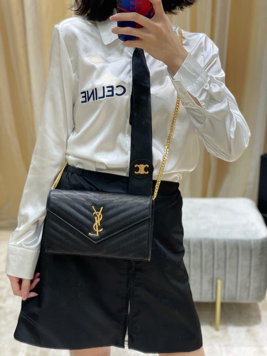 𝑴𝒐𝒏𝒐𝒈𝒓𝒂𝒎 𝑾𝒐𝒄信封包-黑色金扣（原厂皮） 商品图1