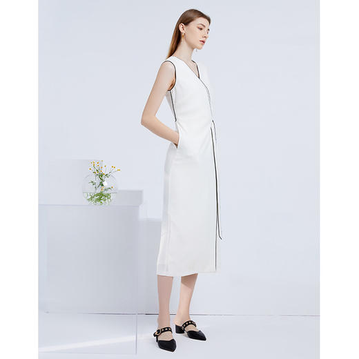 EITIE爱特爱夏季新款时尚通勤简约显瘦V领无袖收腰长款连衣裙6207987 商品图3