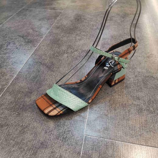 lfgj jeans AG802 蛇皮格子布拼接中粗跟女凉鞋 商品图0