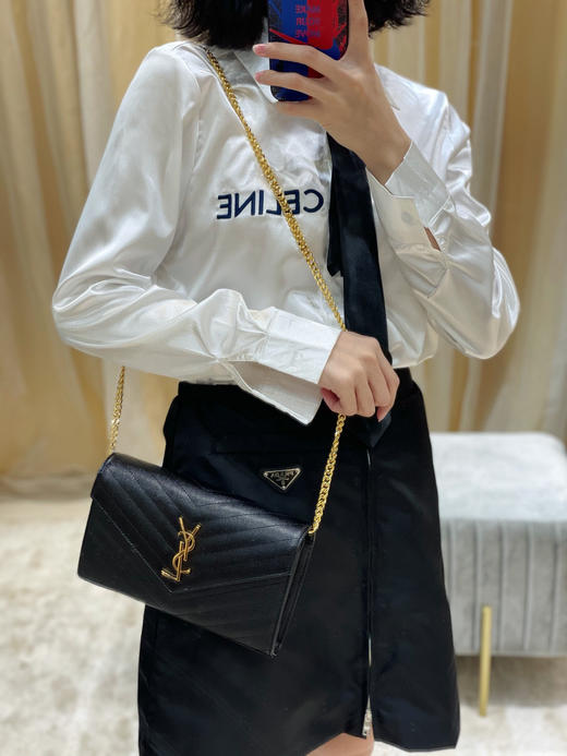 𝑴𝒐𝒏𝒐𝒈𝒓𝒂𝒎 𝑾𝒐𝒄信封包-黑色金扣（原厂皮） 商品图2