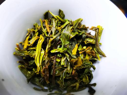 时有落花至，风随流水香——南糯山最高海拔茶区拔玛寨2022年古树头春挑采200g 商品图3