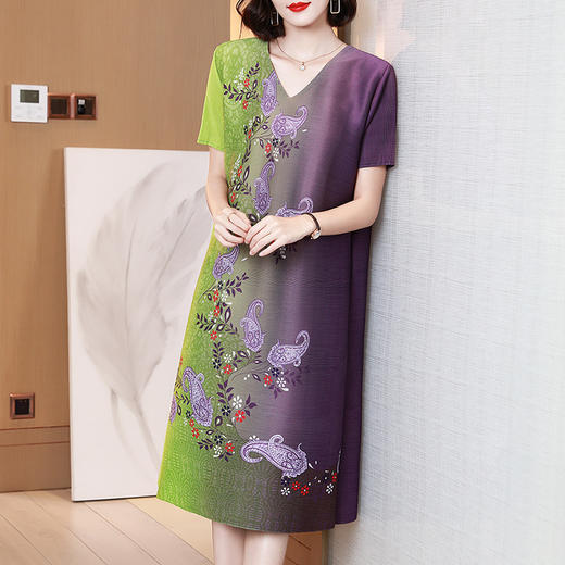 上海旗袍厂JN-K210501洋气褶皱连衣裙2021夏季新款V领时尚宽松三宅裙 商品图7