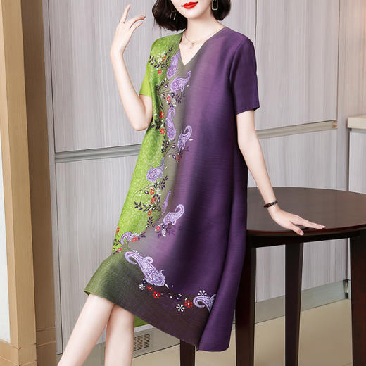 上海旗袍厂JN-K210501洋气褶皱连衣裙2021夏季新款V领时尚宽松三宅裙 商品图1