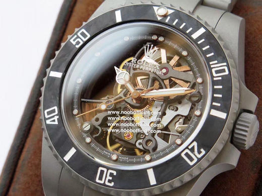 Noob攻坚劳力士中的颜值当担！全镂空潜航者 黑化镂空水鬼☆ 劳力士116610为原型 采用“碳纤维圈口” 打造☆ 全拆卸表盘以及3130机芯板只保留机芯的运行部分，可视化整个机芯内部结构一览无遗 商品图12