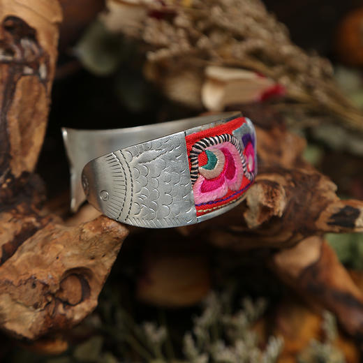 芳蔼老绣手镯 | 现货 | 支持七天无理由退换货 有运费险 商品图3