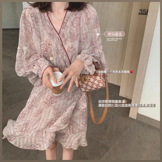 【金蘑菇菇 人间四月】温柔风法式长袖V领收腰碎花连衣裙渡假裙 商品图3