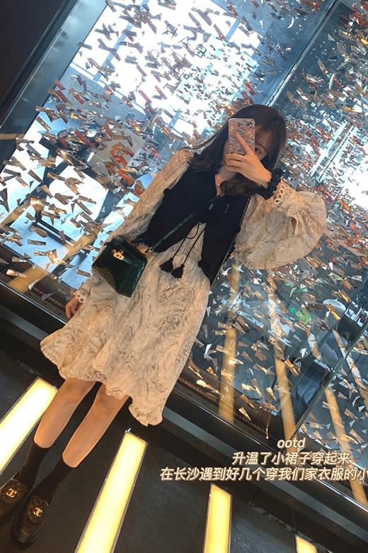 【金蘑菇菇 人间四月】温柔风法式长袖V领收腰碎花连衣裙渡假裙 商品图5