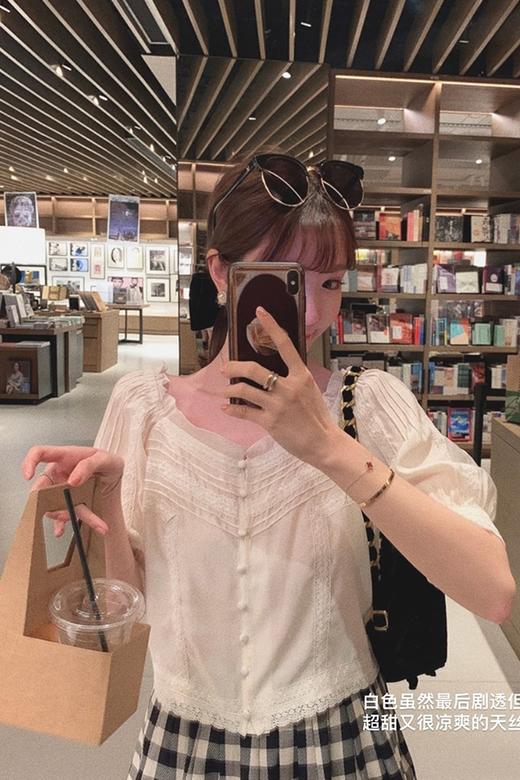 【金蘑菇菇 里斯本假日】露锁骨清柔天丝复古泡泡袖小衫短款上衣 商品图5