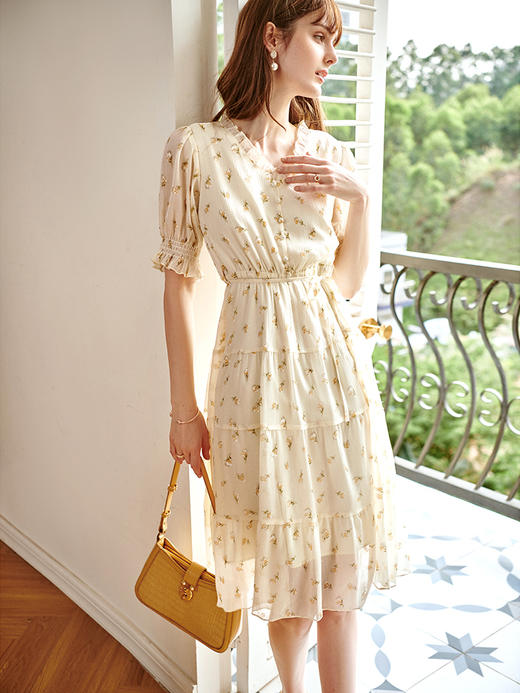 欧芮儿V领碎花连衣裙2021新款夏收腰显瘦气质花边设计感杏色裙子 商品图0