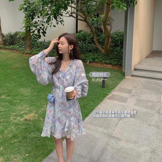 【金蘑菇菇 人间四月】温柔风法式长袖V领收腰碎花连衣裙渡假裙 商品图1