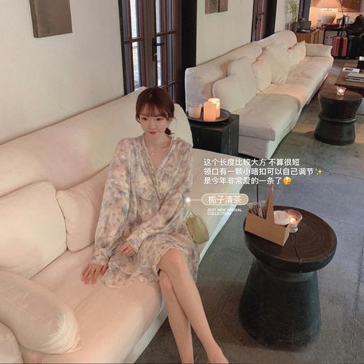 【金蘑菇菇 人间四月】温柔风法式长袖V领收腰碎花连衣裙渡假裙 商品图0