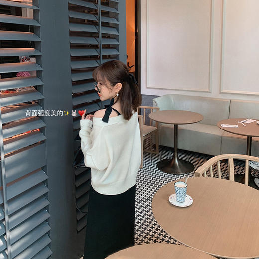 【金蘑菇菇 初恋布拉格】温柔本人 优雅少女感的心机露肩小毛衣哦 商品图1