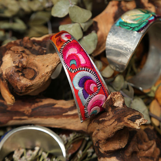 芳蔼老绣手镯 | 现货 | 支持七天无理由退换货 有运费险 商品图2