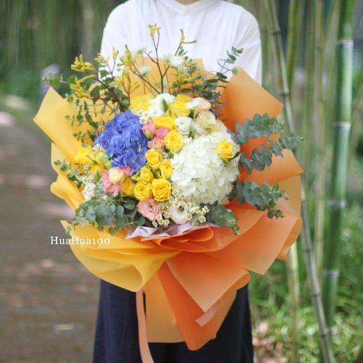 青春故事丨蓝白绣球黄玫瑰混合花束 商品图0