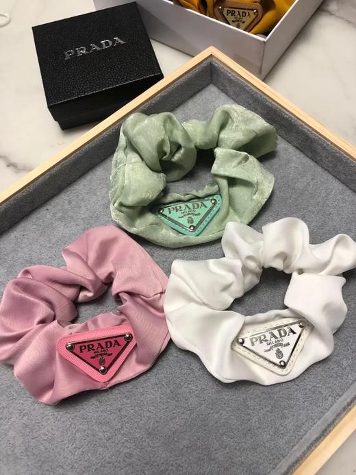 557 玛卡龙配色春夏限定少女风p 大肠发圈三角标缎面发饰三个装 简标男装