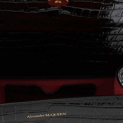 ALEXANDER MCQUEEN 亚历山大.麦昆 女士小号鳄鱼压纹皮革施华洛世奇水晶镶嵌手指骷髅单肩包 黑色 653134 1HB0T 1001 商品图3