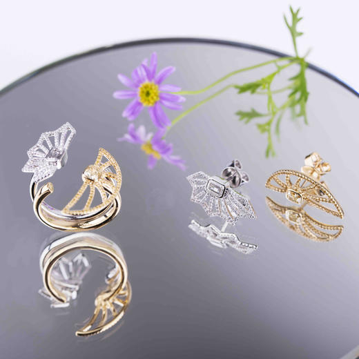 「雪花与密扇」钻石耳钉

0.34克拉祖母绿切割钻石
0.35克拉枕形切割黄钻
0.22克拉钻石
3.51克18K金 商品图3