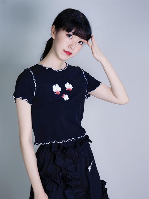 fragileheart原创设计显瘦短袖黑T恤夏 BM风花朵修身弹力短款上衣 商品图1