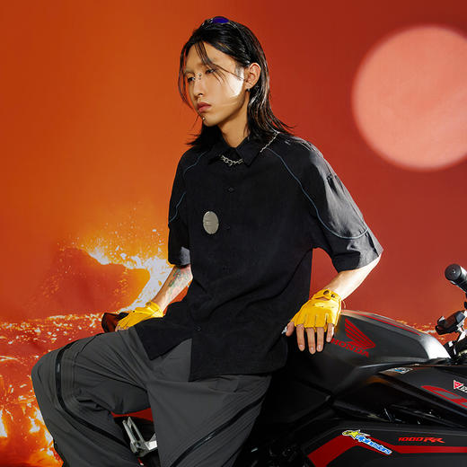 WHISTLEHUNTER(WSTHT)反光条包边百搭金属印花绒面宽松短袖衬衫 商品图2