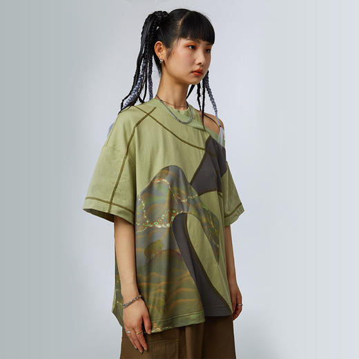 HOLONOMIC 原创宽松设计感小众印花短袖T恤斜肩露肩上衣 商品图2