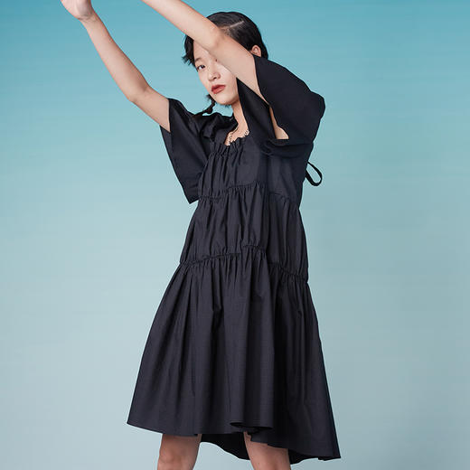 HOLONOMIC 原创褶皱系带少女设计感黑色方领泡泡袖连衣裙 商品图2