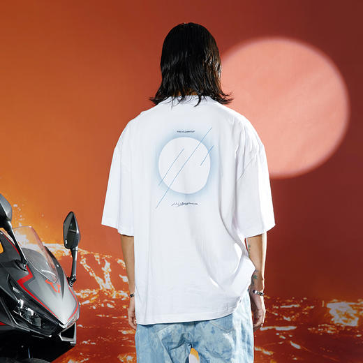 WHISTLEHUNTER(WSTHT)春夏纯棉白色渐变印花宽松金属标落肩T恤 商品图3