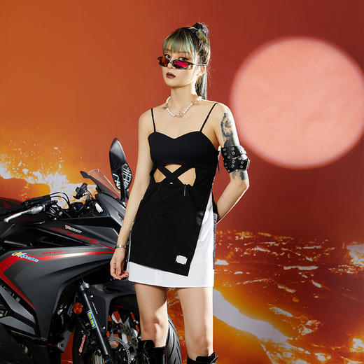 WHISTLEHUNTER(WSTHT)拉链假两件通勤短裙 性感不对称拼接吊带裙 商品图0