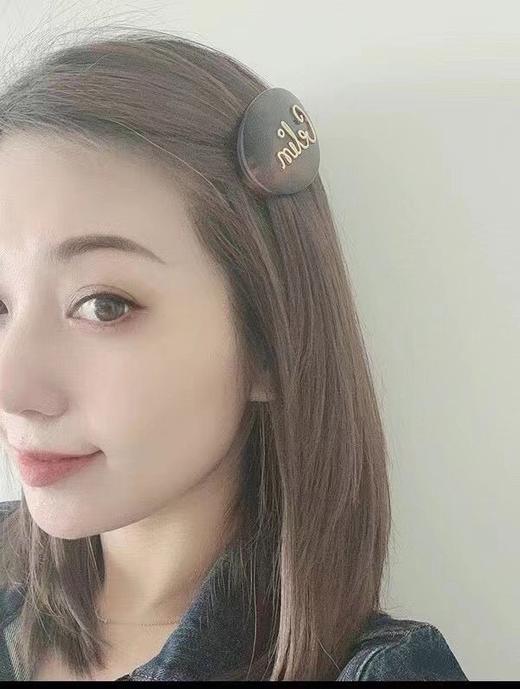 价值3250 爆款原货！CE/赛林2021年新款凯旋门logo+椭圆形树脂玳瑁复古琥珀色发夹 一套两个 高级大气上档次 千丝万缕，发姿秀美！配专贵礼盒 预售 商品图8