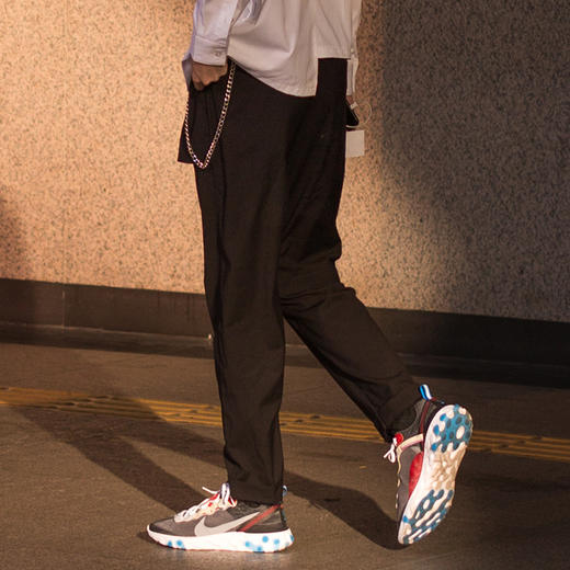 WHISTLEHUNTER青少年潮流结构剪裁撕边链条拼接口袋混纺黑色长裤 商品图2