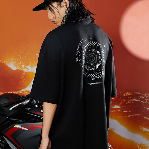 WHISTLEHUNTER(WSTHT)基础百搭宽松翻领短袖 主题印花铁牌POLO衫 商品图3