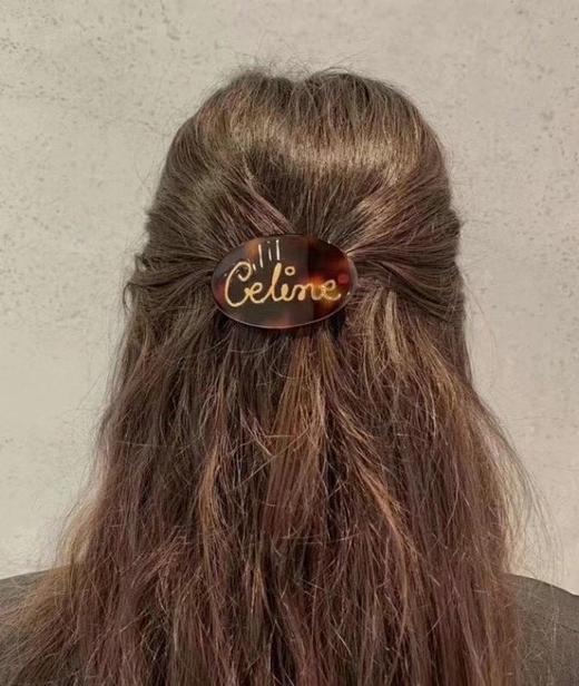 价值3250 爆款原货！CE/赛林2021年新款凯旋门logo+椭圆形树脂玳瑁复古琥珀色发夹 一套两个 高级大气上档次 千丝万缕，发姿秀美！配专贵礼盒 预售 商品图6