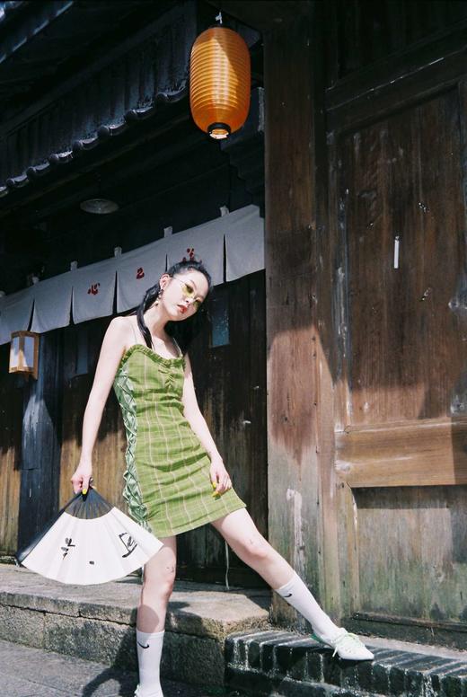 EhK 2021春夏复古牛油果绿格子绑带短裙子可调节吊带连衣裙女 商品图3