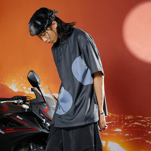 WHISTLEHUNTER(WSTHT)不规则撞色空洞衬衣立体剪裁斜门筒短袖衬衫 商品图1