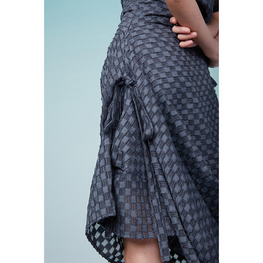 HOLONOMIC 原创特殊肌理格子不规则设计感小众吊带连衣裙 商品图3