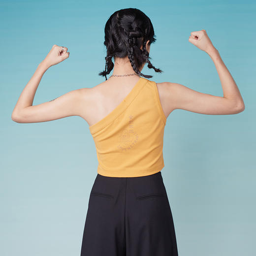 HOLONOMIC「金刚不坏」原创印花斜肩短款修身背心 商品图3