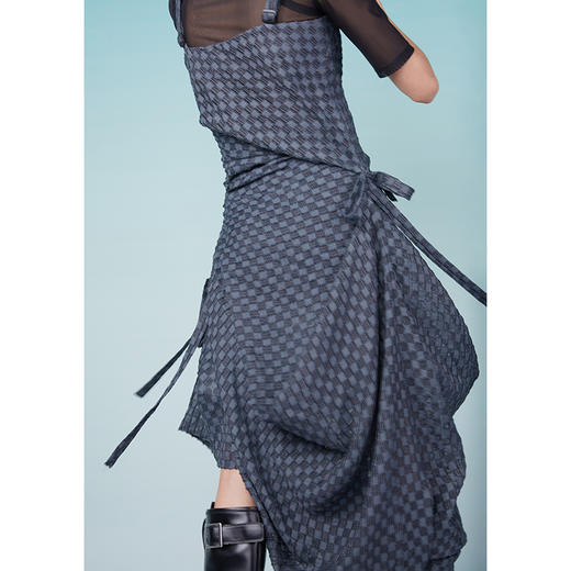HOLONOMIC 原创特殊肌理格子不规则设计感小众吊带连衣裙 商品图2