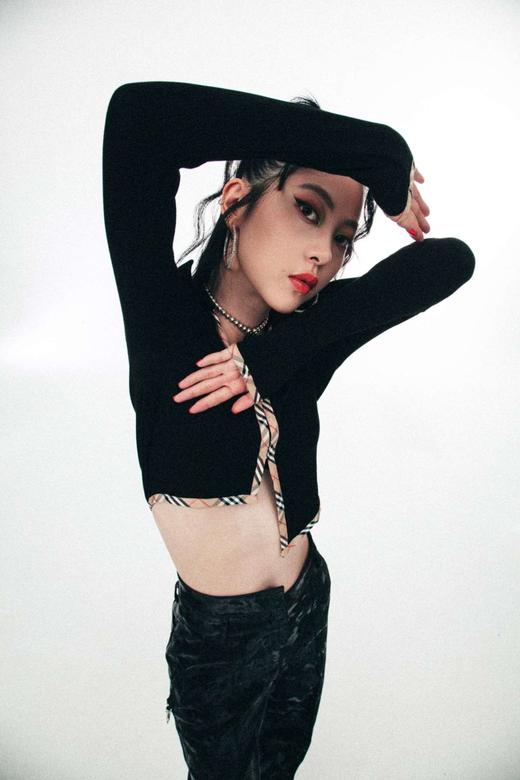 EhK 早秋黑色 复古拼色针织长袖 商品图2