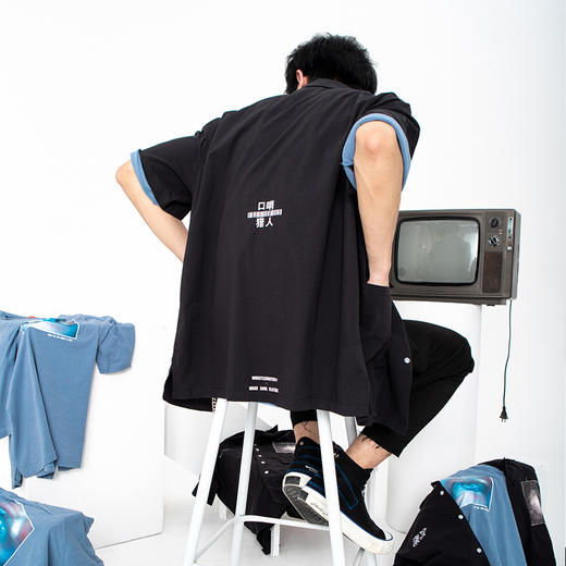 WHISTLEHUNTER 潮牌男女贴布印花基础双口袋开叉黑色开领短袖衬衫 商品图3